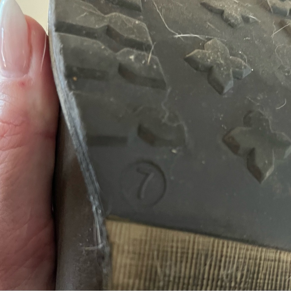 Very nice, wider calf women’s boots. Very comfortable. - Picture 2 of 5